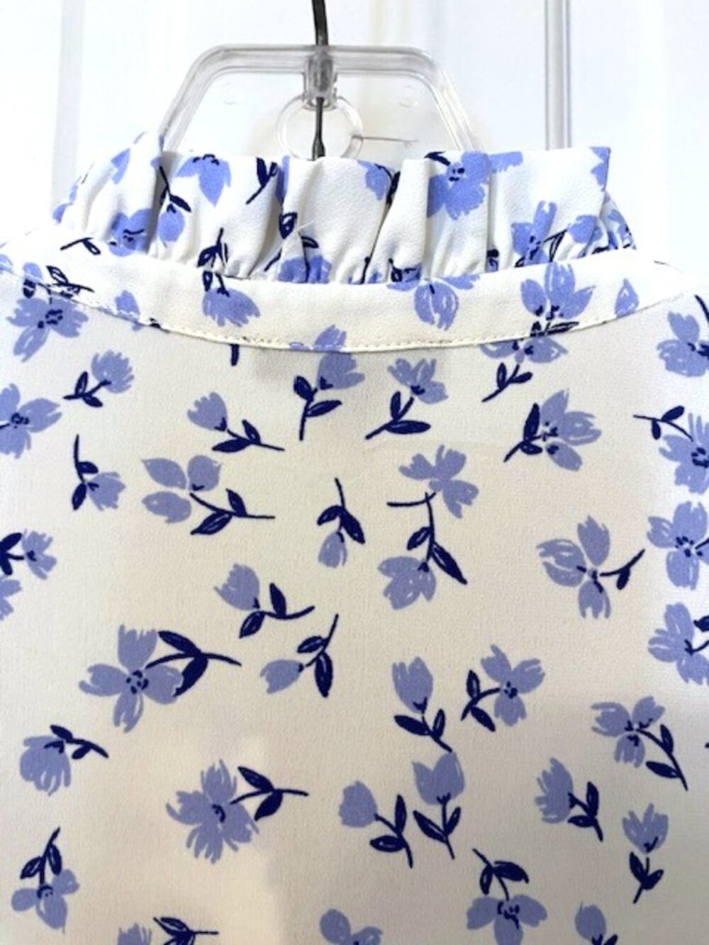 Ann Taylor Floral Ruffle-Neck Blouse Long Sleeve Women's Blue Petite XXS - Picture 6 of 10